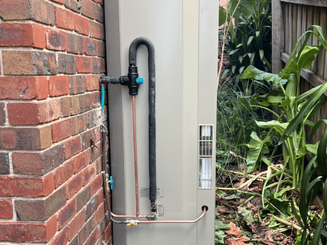 From Blocked Drains to Leaking Pipes: When to Call an Emergency Plumber in Melbourne’s South Eastern Suburbs